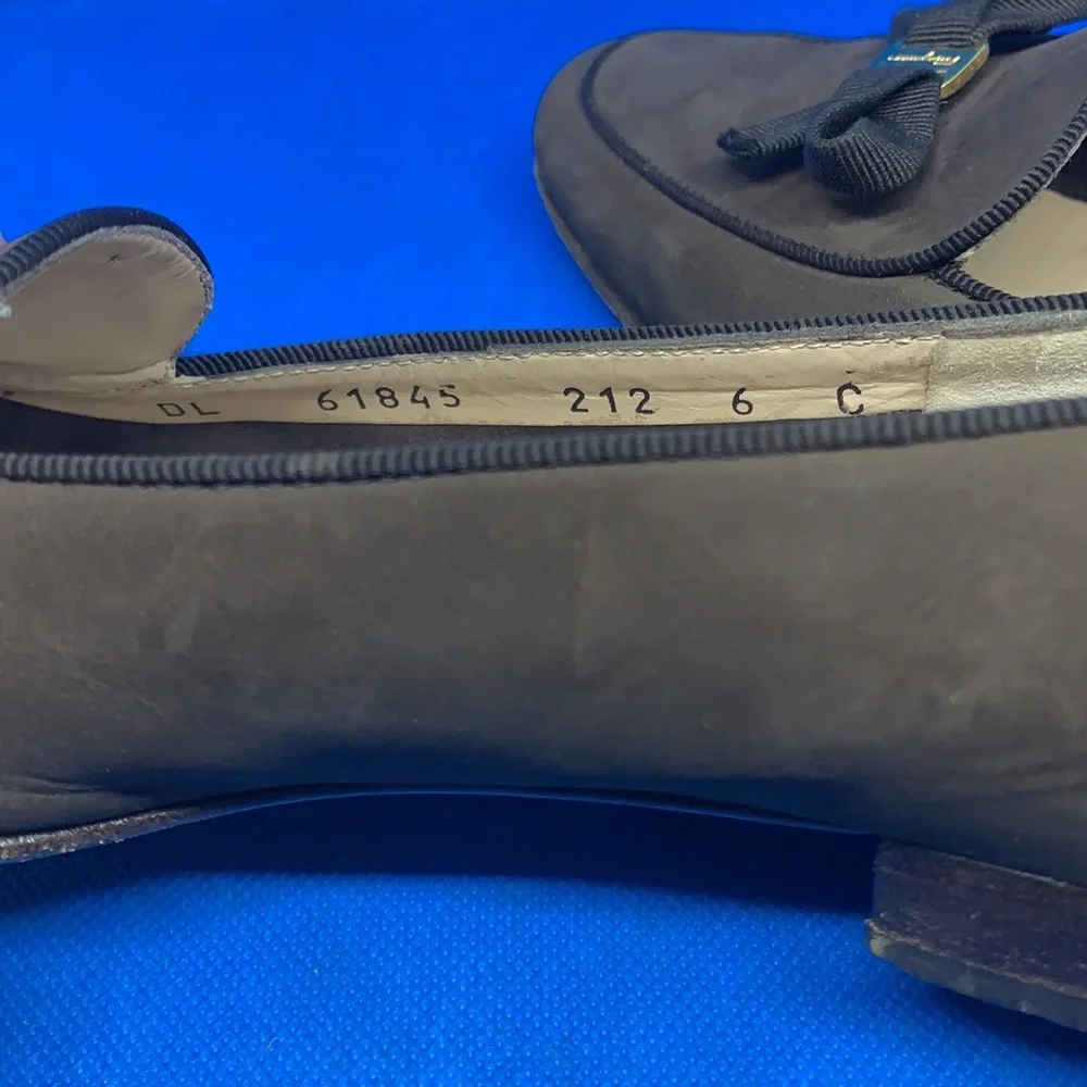 Salvatore Ferragamo Brown suede with gold hardware ‎ bow 6C